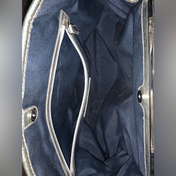 Coach purse. - Picture 9 of 16